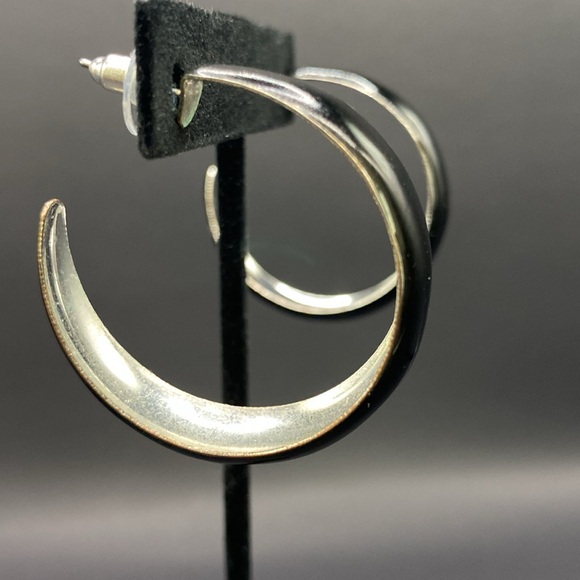 Item 94 Vintage Silver Tone Hoop Earrings Post Back Lobe Fashion - Picture 5 of 5